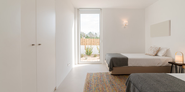 Comprar / Vender Casas Unifamiliares y Chalets en Alcalá de Henares · con Mobiliario y Carpintería a Medida